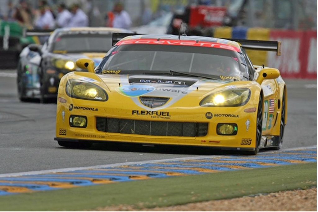 Jan hustling the mighty Chevrolet Corvettes in early 200’s. ( Peter Nygaard Grand Prix Photo.)